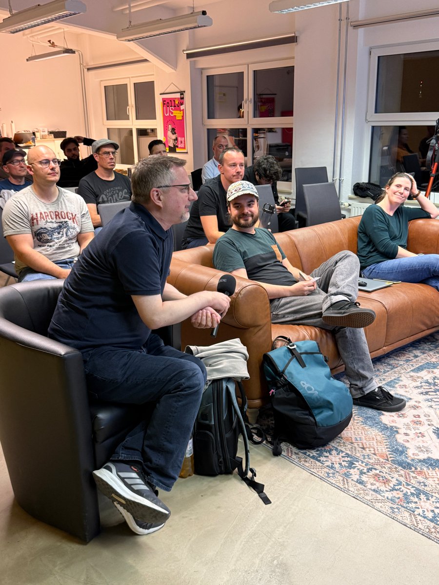 AngularAustria's tweet photo. 📸 What an evening!!

💙 Thanks to our speakers 𝗙𝗮𝗯𝗶𝗮𝗻 𝗙𝘂𝗻𝗱𝗲𝗿 &amp; 𝗝𝘂𝗹𝗶𝗮𝗻 𝗝𝗮𝗻𝗱𝗹 (@hoebbelsb) and everyone who joined us — especially all the first-timers! 👋

🍕 And thanks to @Lean_Coders for hosting, pizza &amp; the great pics!

See you next time! 🙌

#Angular https://t.co/q0Ljfr9XDO