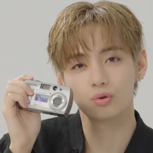 euphorikth's tweet photo. pretty pouty boy and his digital camera against the world https://t.co/mMJPK2hyoh