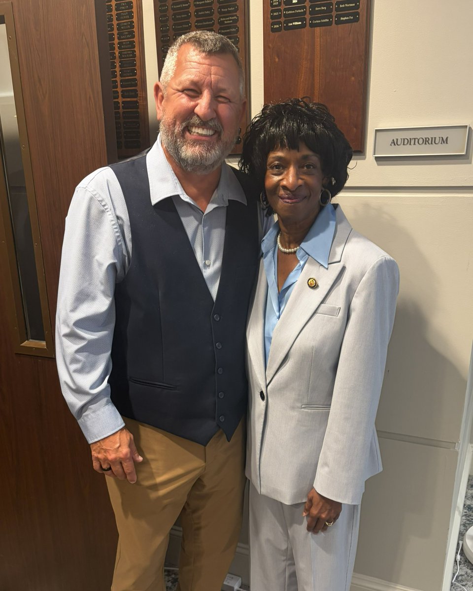 FousheeforNC's tweet photo. It was a pleasure to join the Carolina Meadows candidate forum in Chatham County this week! It was great talking to Commissioner Mike Roberson and those in attendance about my work in Congress on behalf of #NC04, and how we can ensure that our government delivers for everyone. https://t.co/wVw7ZaHkKF