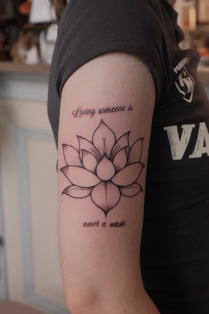 MixtureLotion's tweet photo. New tattoo!! https://t.co/XSVhChxPX1
