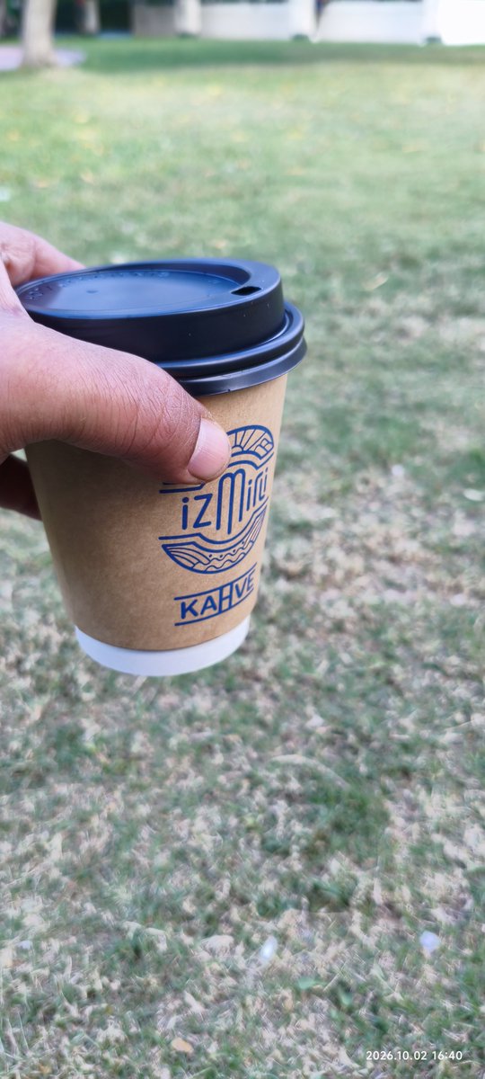 Fast_Boy35's tweet photo. Konak çimler'de kâhve keyfî ☕😋 https://t.co/EQko9RXHjE