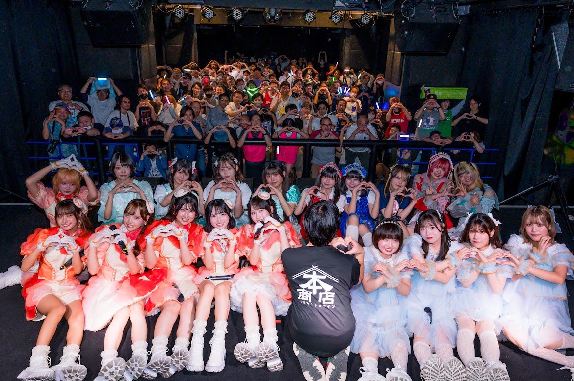 szok_daisukifes's tweet photo. しずおか大好きまつり前夜祭の集合写真🫶
明日の静岡市は晴天です！水分補給は忘れずに...。 https://t.co/NeOFFnpIi0