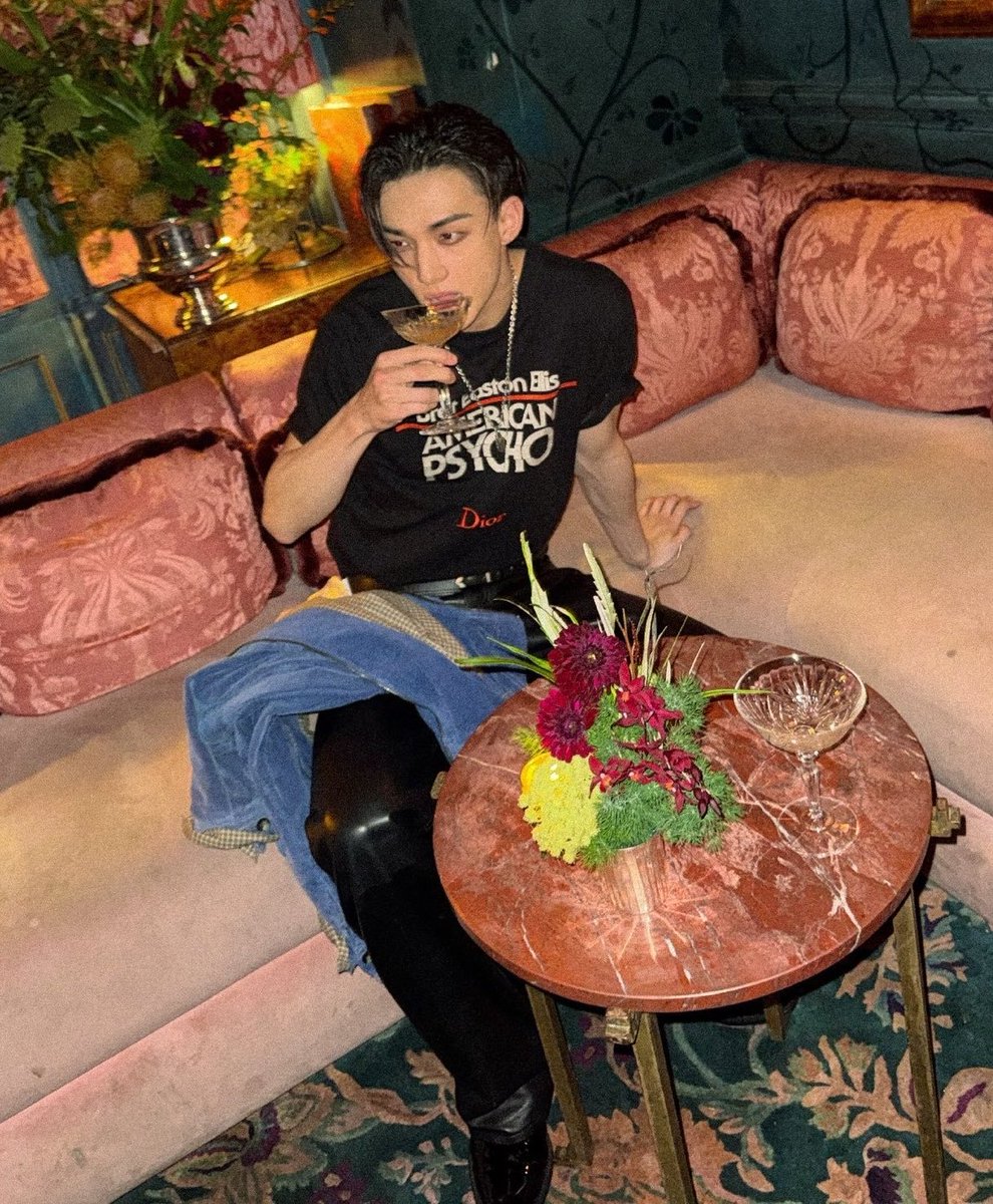 reniyelloww's tweet photo. // dub con, under negotiated kink, name calling

model hynjn who’s an entitled little asshole and thinks he can get everyone he wants and sever chgbn who refuses to even touch him when hynjn takes a liking to him during an event. hynjn pulls him into a quiet corner and presses up https://t.co/RKl5CVe5f1