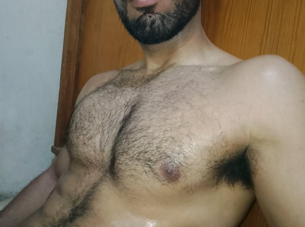 itshotcake's tweet photo. mi brasier debería ser más grande https://t.co/k170vRO1BS