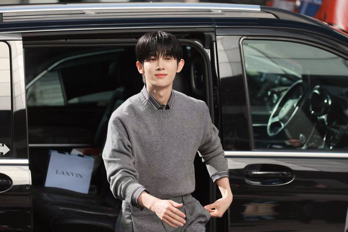 Youshi_88's tweet photo. 자꾸만 내 시선을 뺏긴 시우 오빠 

PARK SIWOO AT LANVIN PFWSS27

#PARKSIWOOxLANVIN
#PARKSIWOO
#LANVINPFWSS27 https://t.co/nf8EkzgCIP