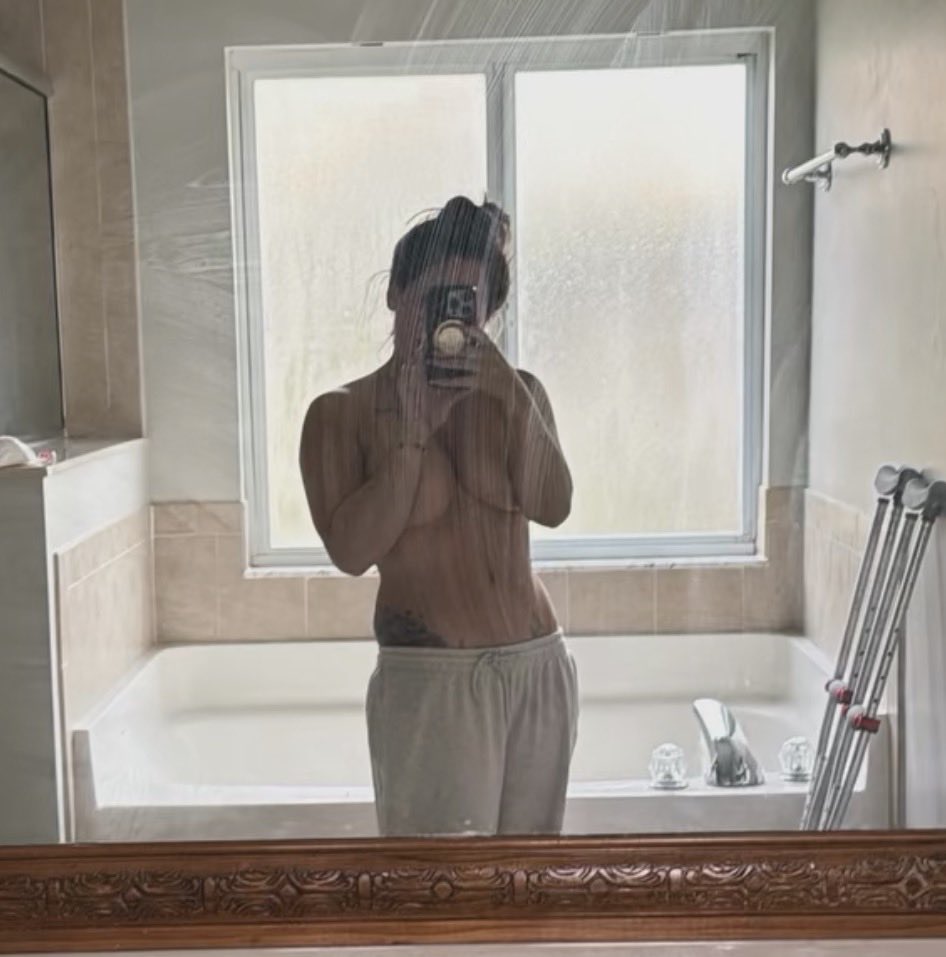 PBandJenelley_1's tweet photo. Going live this weekend, just for you 
🤭🔥 https://t.co/FNHbBUvRJg https://t.co/TIVc2Fdc3C