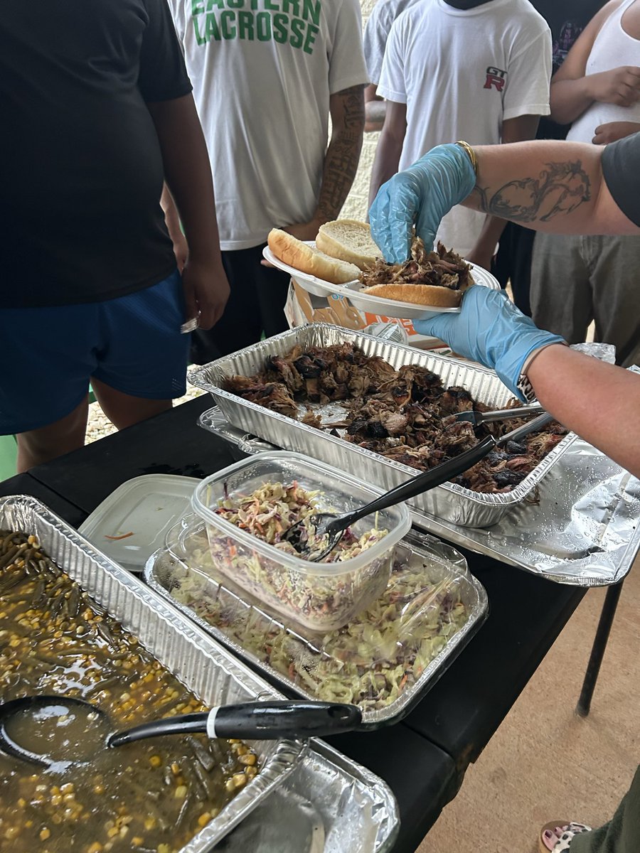 EAHS_Football's tweet photo. Thank you to the Wagnor’s for providing the Monday Night Meal this week for our players. Thank you to the Junior parents who helped served the food! 🍞 

#easternalamancefootball 
#OWE https://t.co/F0hzGTq8Vh