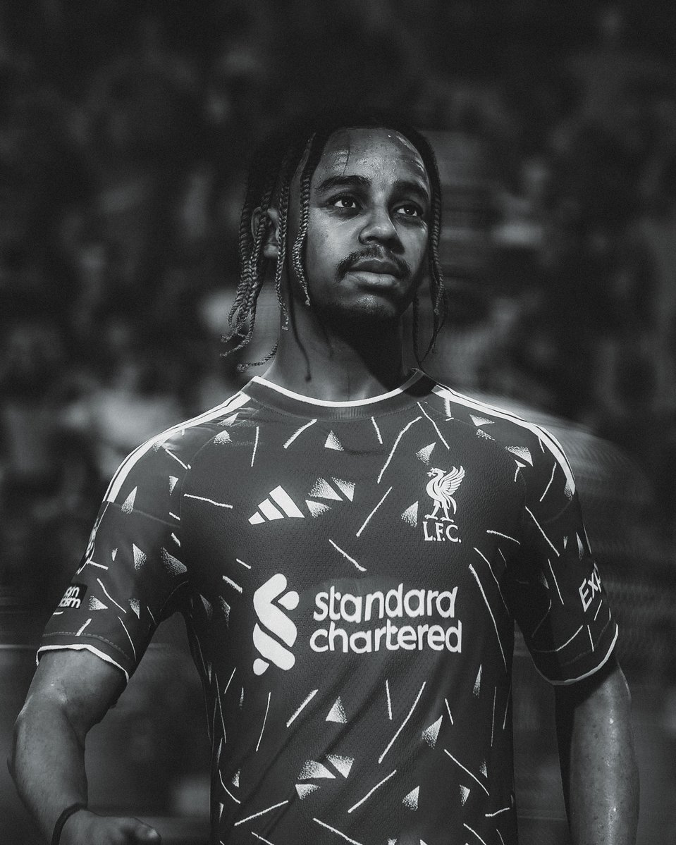 LFC's tweet photo. A look at the Reds in the @EASPORTSFC 27 Highlighter Feature  📸😮‍💨

Not long to go until we’re back in PL action 👌 https://t.co/vfSiTZOJLL