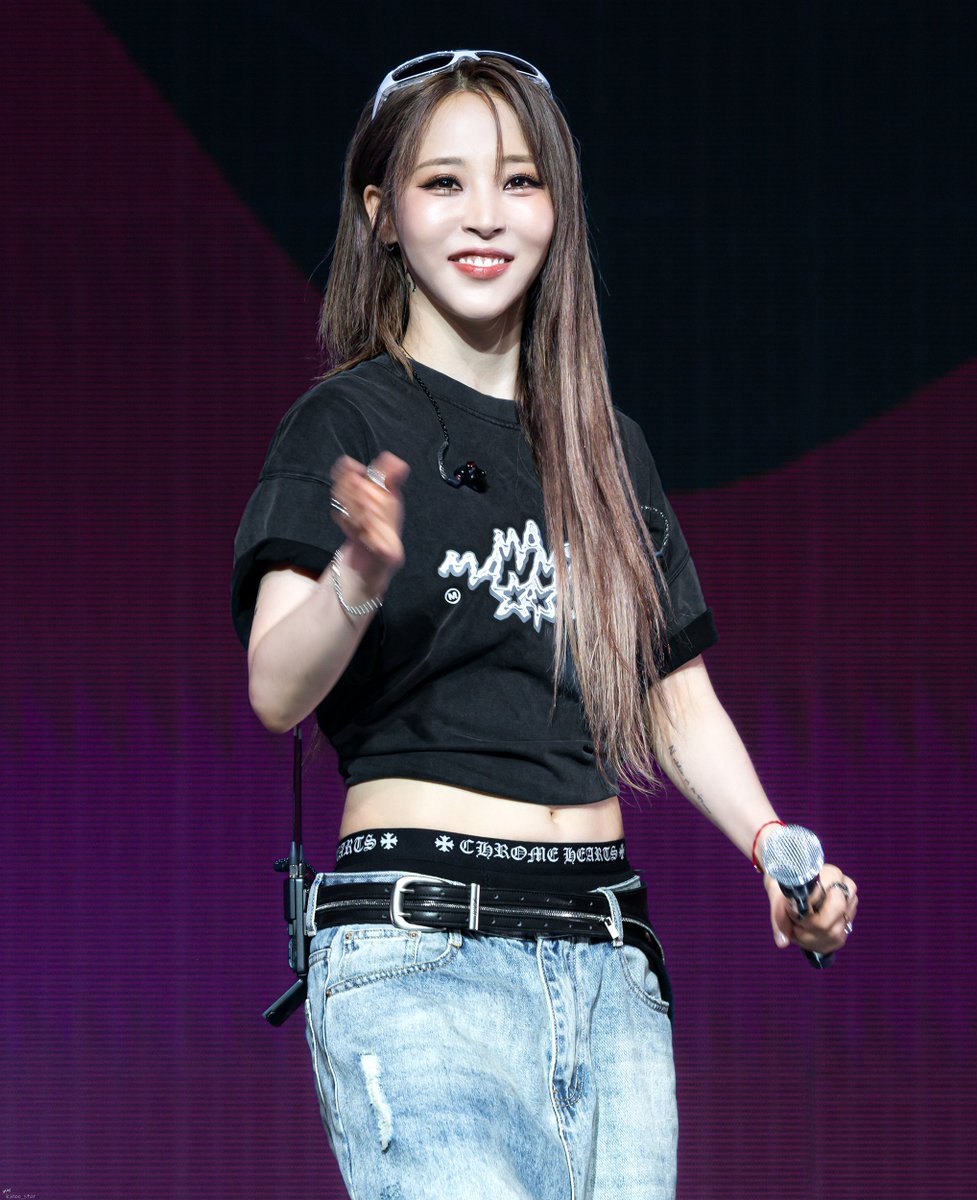 k_moo_star's tweet photo. [ Moonbyul 문별🐹 ]                                                        
260719 마마무 WORLD TOUR [4WARD]                
IN MACAU D2 (8)                                

#마마무 #MAMAMOO #문별 #MoonByul #ムンビ��ル https://t.co/Nq6vKtG0Hv