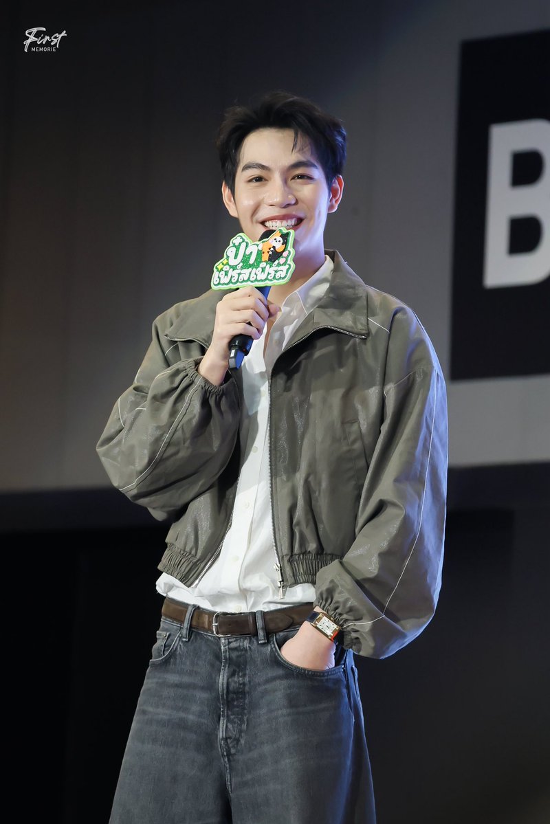 First_Memorie's tweet photo. ขอบคุณทุกคนที่มาร่วมกิจกรรม Fan Sign และรวมพลในวันนี้มากๆนะคะ ขอบคุณที่มาซัพพอร์ตและมอบความรักให้กับเฟิร์ส–ข้าวตังและ YUZU MUMU ดีใจที่วันนี้ได้เจอกับทุกคนเลยค่ะ เดินทางกลับบ้านกันโดยปลอดภัย หาของอร่อยๆทาน แล้วก็พักผ่อนกันเยอะๆนะคะ ขอบคุณกำลังใจจากทีมทางบ้านที่ส่งมาให้ด้วยค่ะ  🙏🏻🧡🤍✨

ใครที่สะดวกพรุ่งนี้มาเจอและมาให้กำลังใจเฟิร์ส-ข้าวตังด้วยกันอีกน๊าา 🫶🏻

FIRSTKHAOTUNGMUMU x FNV2026

#GMMTVFANIVAL2026HappyFamilyxFK
#GMMTVFANIVAL2026HappyFamily 
#Firstkanaphan #กองทัพของเฟิร์ส 
#เฟิร์สข้าวตัง #YUZUMUMU