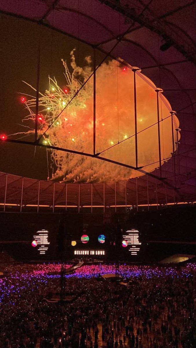 ftnroslen's tweet photo. WTS THE WEEKND KL DAY 1 !!

1x tickets - Section 234
(original price included tax)
can nego and prefer to meet up area KL

Reason to sell: ady have new ticket with my friends

seat has better view and can see fireworks too !! 🎉
 (picture is reference from coldplay) https://t.co/somS9VsfXx