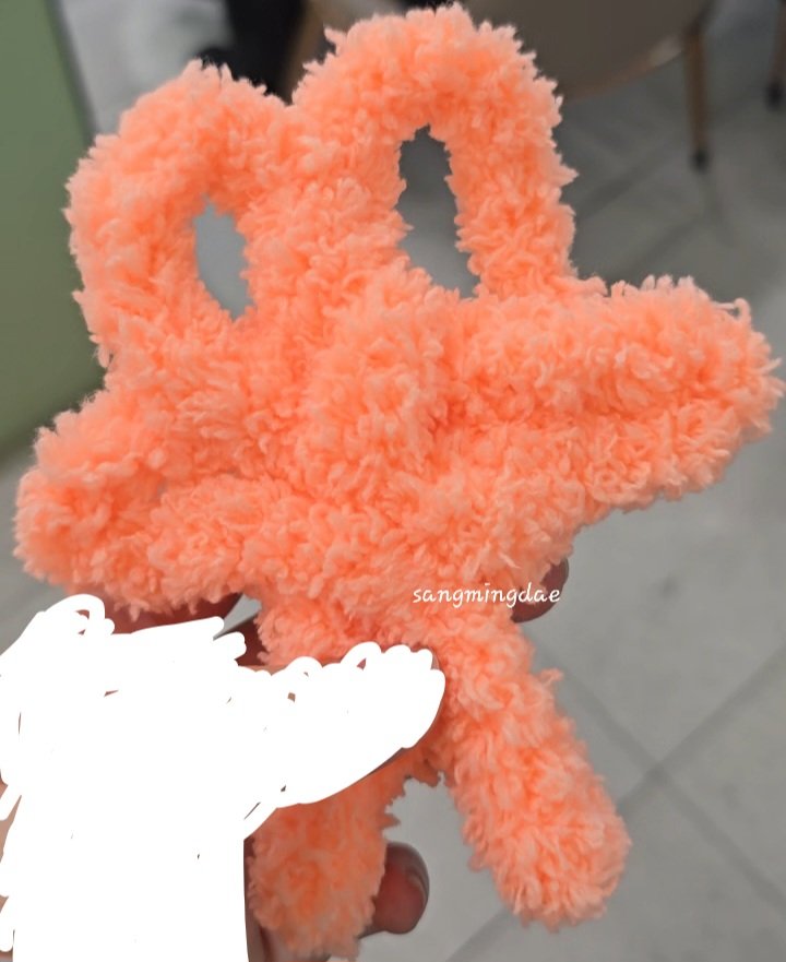 sangmingdae's tweet photo. 다른 멤버는 토끼 만들었는데 민재는 뚱이 (Patrick Star) 만들었음 https://t.co/0tWqxNNrcC