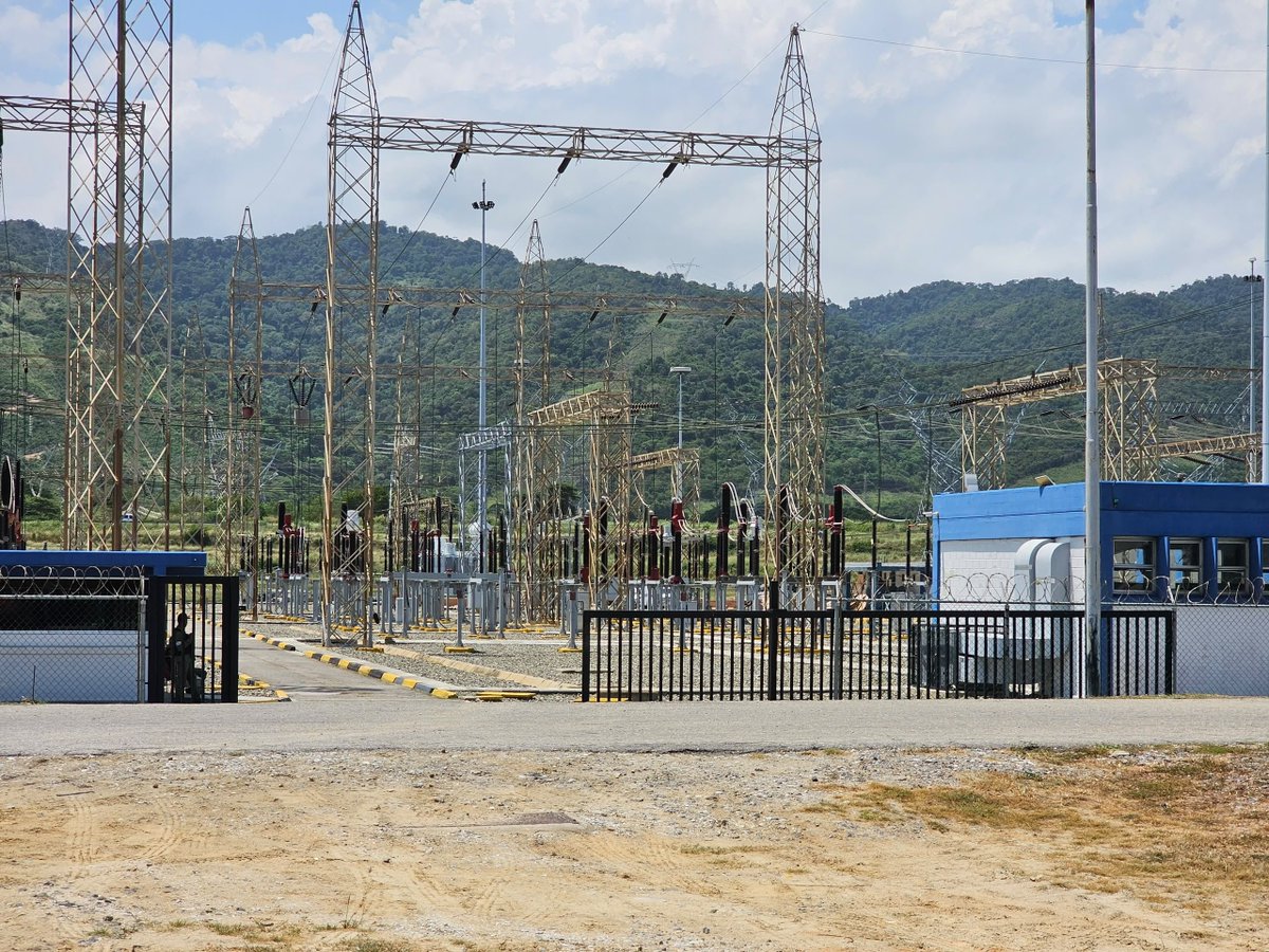 Chiqui_new's tweet photo. Viernes 2 de octubre de 2026. Planta Centro estado Carabobo 📍

Mientras unos intentan crear una realidad paralela en las redes, así amanece Venezuela hoy. Trabajadores del sector eléctrico continúan trabajando sin descanso para las mejoras del servicio en todo el país. https://t.co/0xcS4E89bY