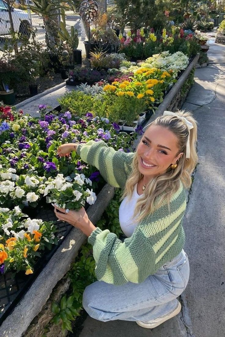 serroose's tweet photo. .. 

_" Gün sona erdiğinde , neyin seni yorduğunu değil; neyin sana iyi geldiğini hatırla.... "
   Ve Orada Sevgiyle Kal... 🍃🌼🌺🍂

GünAkşamda🌙   Huzurla🪬 https://t.co/syR0ZLrTko