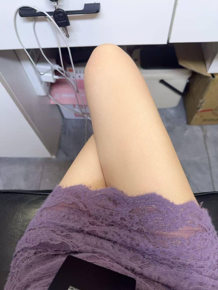 oooavi's tweet photo. 喜欢我的腿吗？ https://t.co/6jL4zvqxln
