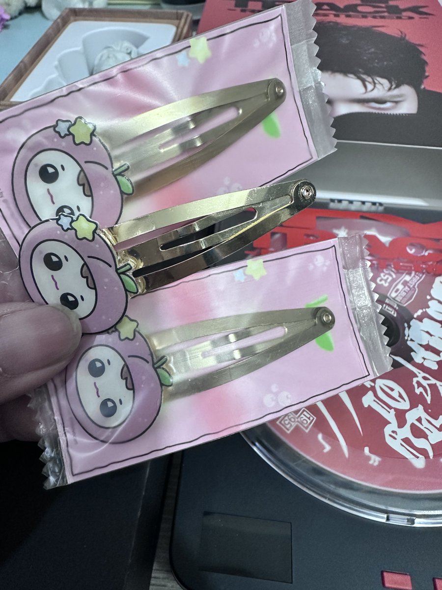 klairedoscope's tweet photo. Ty Track remastered merch finally arrived… the cd player is probably the best merch I’ve ever bought. 

The quality of all of these though are beyond expectations wowowow

Thank you @ehovocart  esp sa cute freebies … the clips will go on my tyongyas ^_^ https://t.co/kZ0ycPPrUL