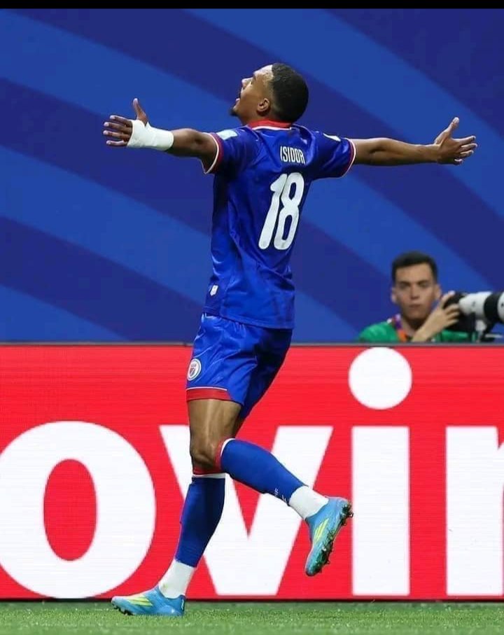 SergioMike15's tweet photo. @SunderlandAFC Goat 🐐🚀😤 https://t.co/WvrmTFcfS0
