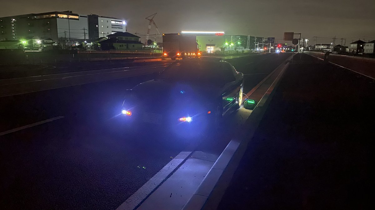 tomane0603's tweet photo. ２ヶ月ぶりに乗ったら空気入ってなくて静かなところで入れてるなう https://t.co/523kKBys7R