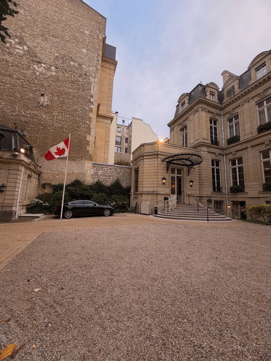 CastImmigration's tweet photo. 🇨🇦🇫🇷 Immigration CAST à Paris!

Un plaisir de participer au Cocktail de rentrée de la Chambre de commerce France-Canada, à la Résidence de l’Ambassadrice du Canada en France.

De belles rencontres pour renforcer les ponts entre la France et le Québec. ⚜️

#FranceCanada #Québec https://t.co/Q37YOahIT4