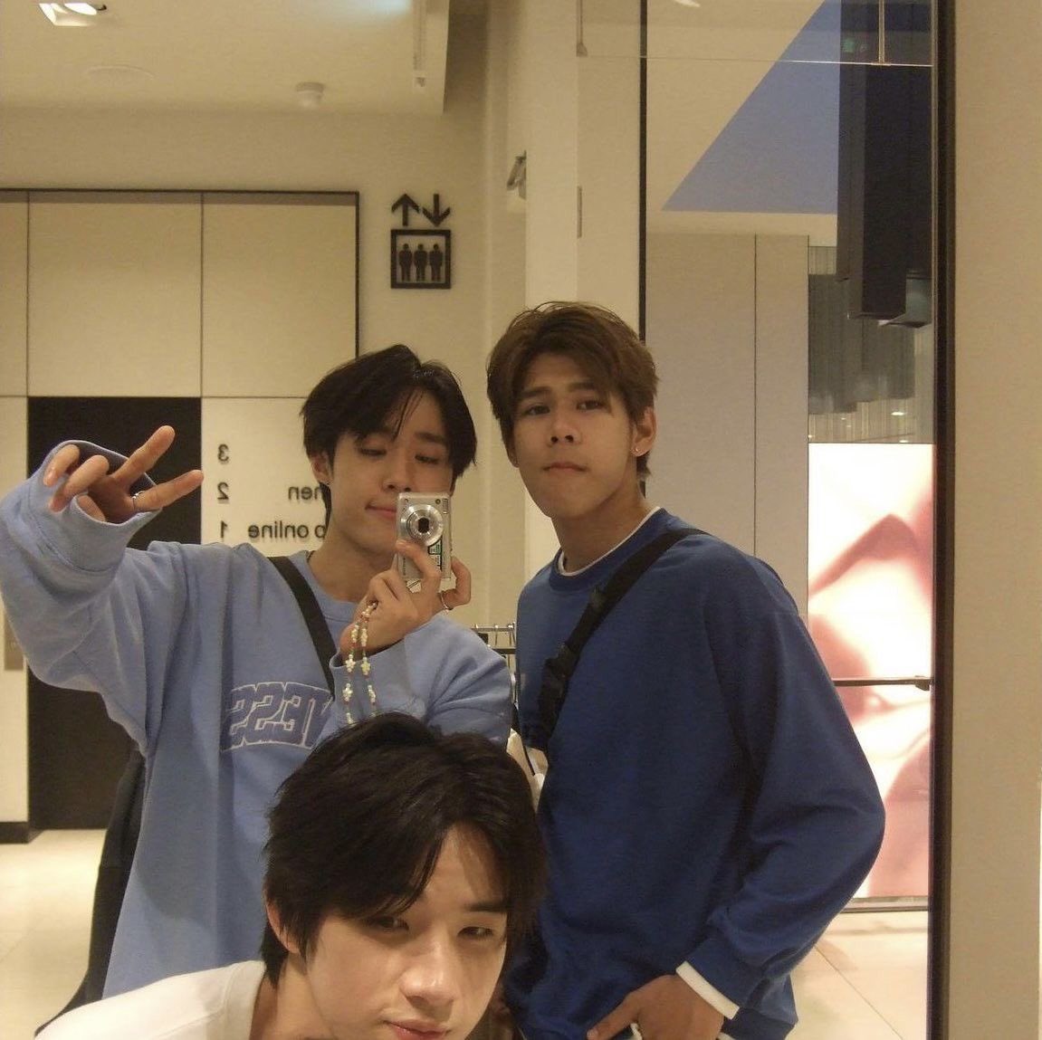 muldemht's tweet photo. อยากได้โอ่งคือสามหมีมานนอยู่ด้วยกันมาตั้งแต่ตัวเท่าต้นถั่วงอก จนตอนนี้ปริญญาใบแรกของสามหมีมาแล้วอ่ะ มานนโตมาด้วยกันจริงๆ หมีอีกสองตุววรีบตามนะะ — 🎓🤍💐🫳🏻

CELEBRATING NUTDAN

#GraduateNutdan #nutdan #lykn https://t.co/TW9B6oYW5d