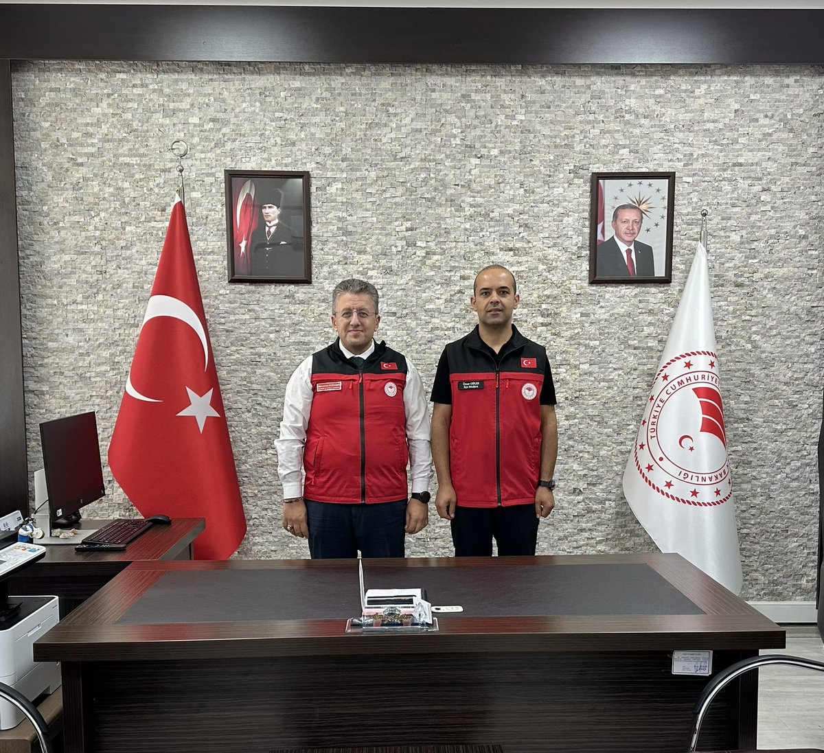 tarimnarlidere's tweet photo. İl Müdürümüz Sayın Kahraman AKDOĞAN, İlçe Müdürlüğümüzü ziyaret ederek yürütülen çalışmalar hakkında değerlendirmelerde bulundular.

Sayın İl Müdürümüze nazik ziyaretleri, yakın ilgi ve destekleri için teşekkür ederiz. https://t.co/m4SJgdkx4x