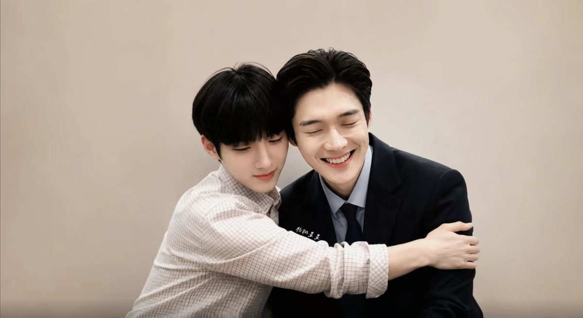 Listen0118's tweet photo. 我们绕了这么一圈才遇到，我比谁都更明白你的重要。우리는 이렇게 한 바퀴를 돌고 만났는데, 나는 누구보다 당신의 중요성을 더 잘 알고 있다.
#YOONSIKSIWOOPFWSS27 
YOONSIK SIWOO Pour Toujours https://t.co/cPCV8YyihP
