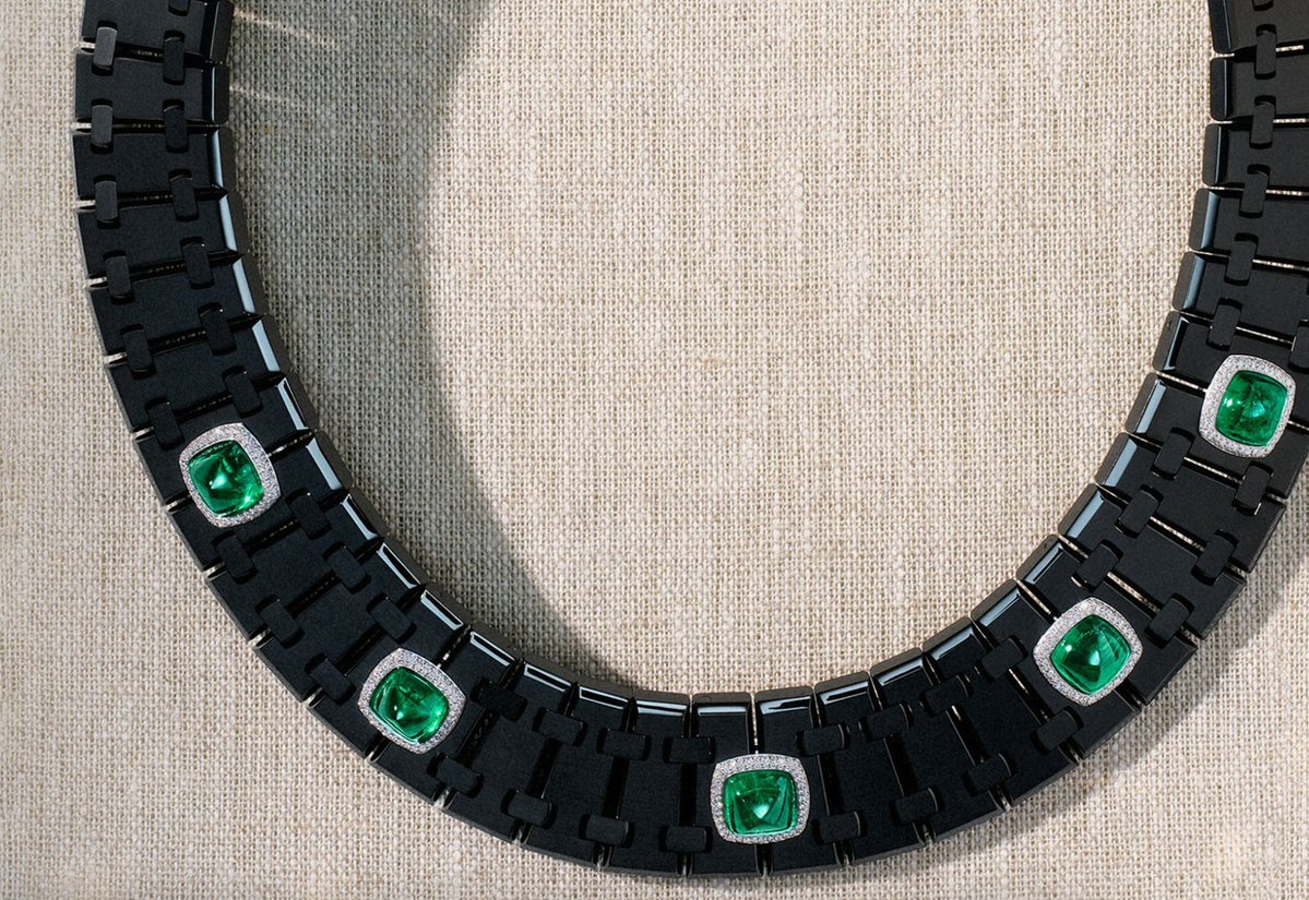 0x1_0NE's tweet photo. Audemars Piguet is releasing a new jewelry collection inspired by the iconic Royal Oak bracelet.

Prices run from $58,000 up to several million. 

This is quite surprising, isn’t it? What are your thoughts on this?