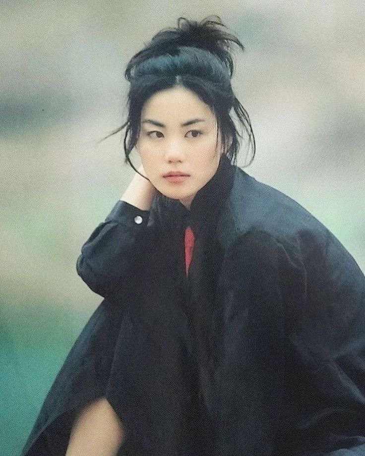 domesticmothman's tweet photo. It's Faye Wong Friday folks 🖤 https://t.co/Hmn0wiWFyA