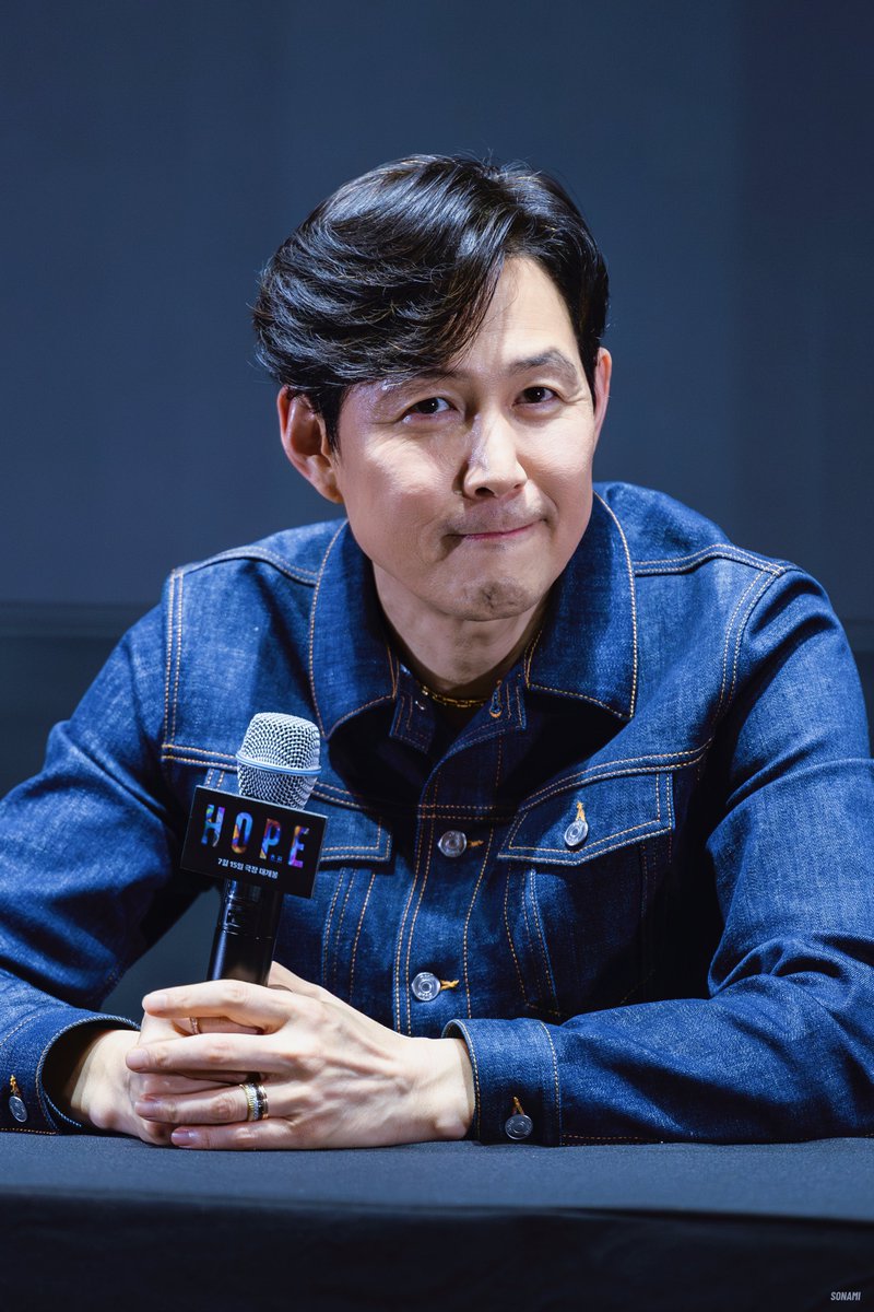 macalvsmacca's tweet photo. i've seen that denim jacket more than i've seen my mother this year https://t.co/5I89chLpqT