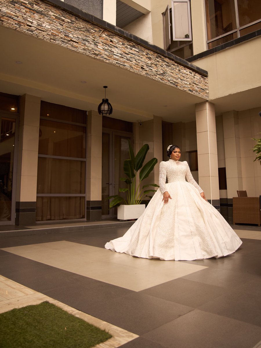 roy_ayomide's tweet photo. If i tell you I charge 5M  For a wedding this is why https://t.co/xasAZD89S7