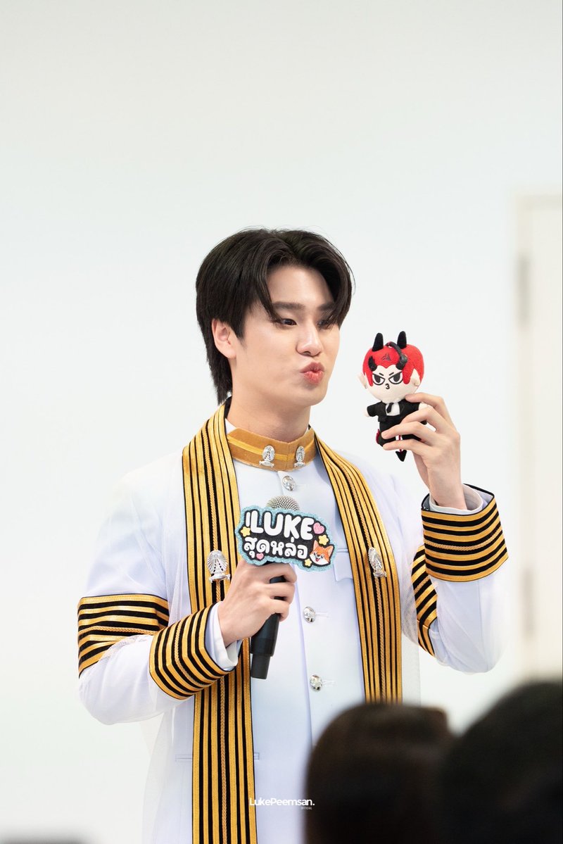 Lukeso_Official's tweet photo. 😘#DOMIIA

LUKE GRADUATION DAY  
#CongratulationsLuke
#lukeso_ @lukepeemsan https://t.co/p9mqx8Cjat