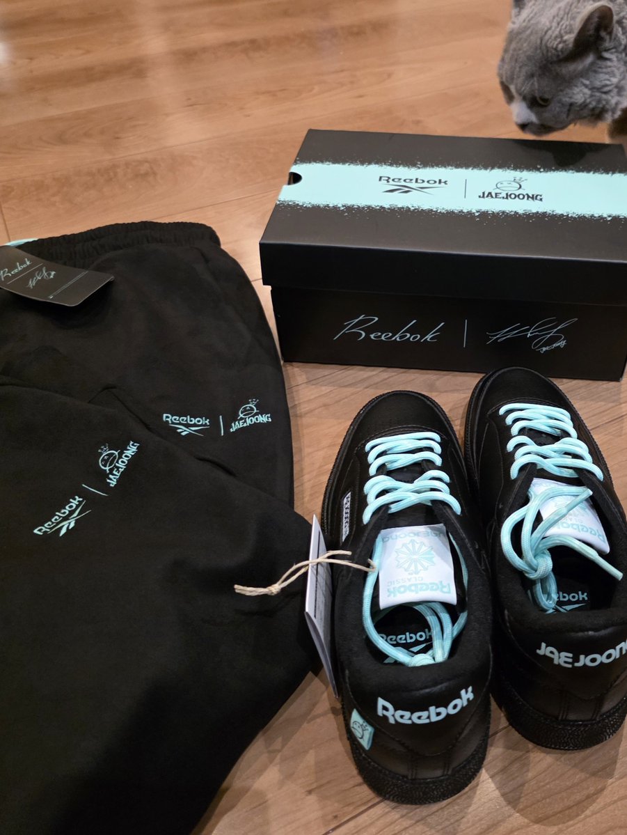 catnanana's tweet photo. Reebok×JAEJOONG 
うちにも届いたー！素敵✨🤩サイズ大丈夫だったわっ良かったっ🤭 https://t.co/i0mQIcmcG9