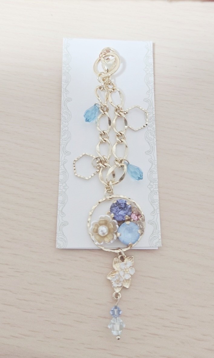 Alale_1219's tweet photo. バッグチャームって、難しいですね…
🧋🌸イメージ…
#Alaleｱｸｾ https://t.co/UjsNUY89pH