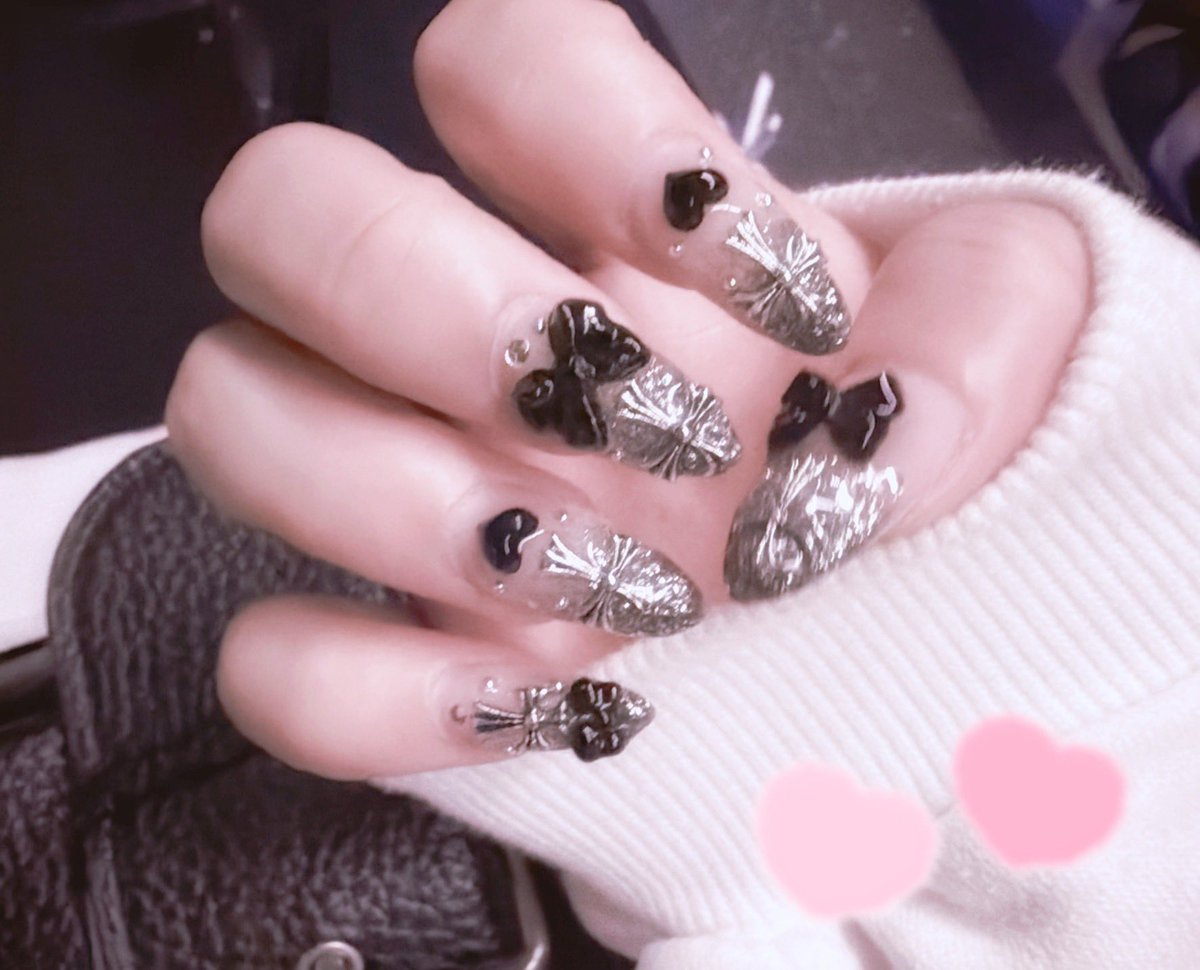 ur_ru_o0's tweet photo. ろぐあうとしてます！ドリンクありがとー！😻
今日はまったりでごしゅの歌とか聞けて楽しかったよ😆✨
次10/4、17:30-21います！
爪かわいくしたからみて👀 https://t.co/8p3BK6ZzLQ