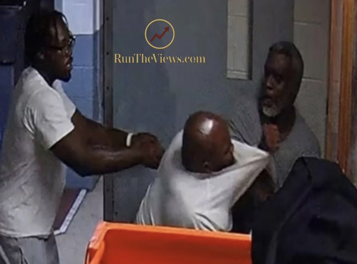 Raindropsmedia1's tweet photo. Diddy pops off on another inmate in the prison he apparently runs now. 😳 https://t.co/u17Qfh4VP0