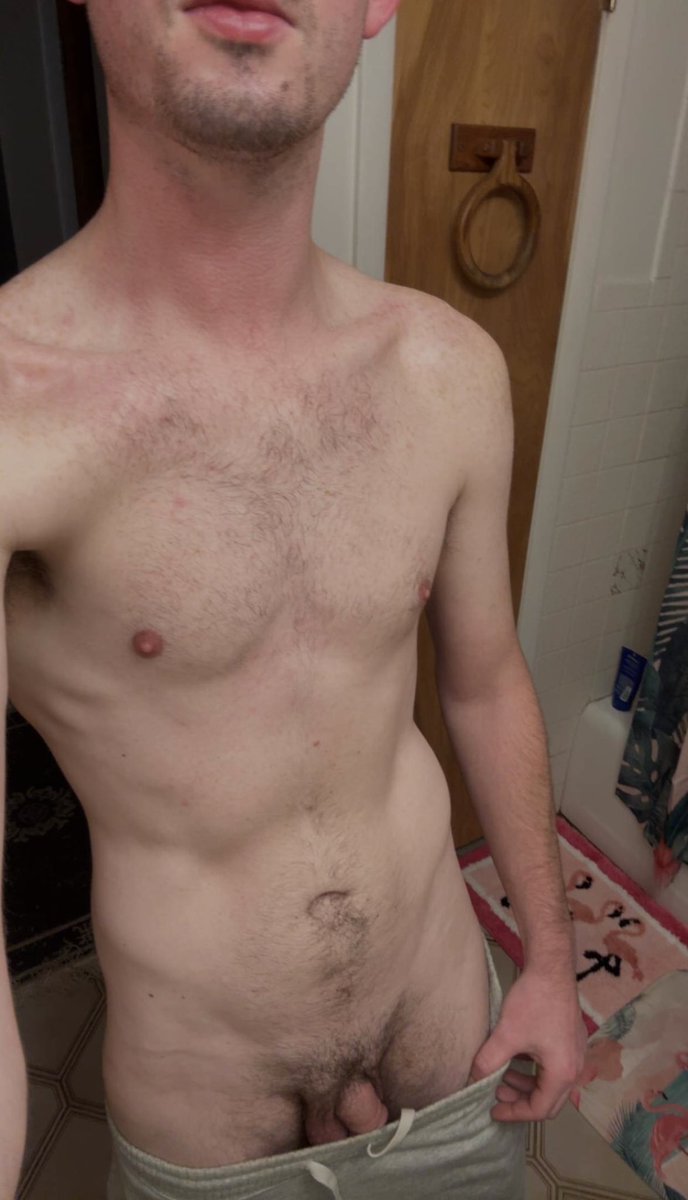 chrisrollinsxxx's tweet photo. Peep the new rugs #flamingos #mlm #cum #chudai #seminude #chiCum https://t.co/fBEDJNf0QM