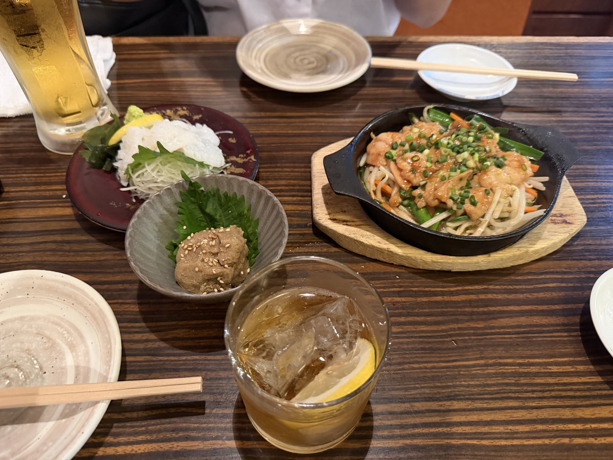 __IZN's tweet photo. ゴルフからの飲み〜 https://t.co/0KFyzkebYE