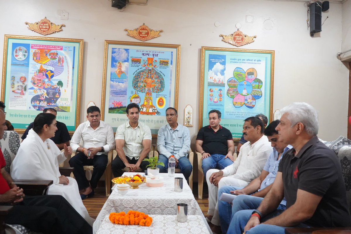 kgahlot's tweet photo. आज महिपालपुर  के L-ब्लॉक स्थित ब्रह्माकुमारी आश्रम में ब्रह्माकुमारी बहनों से आत्मीय भेंट एवं संवाद का अवसर मिला।

इस दौरान L-ब्लॉक से जुड़ी विभिन्न स्थानीय समस्याओं, मूलभूत सुविधाओं और विकास संबंधी विषयों पर विस्तार से चर्चा हुई। क्षेत्र की सुविधाओं को बेहतर बनाने के लिए प्राप्त सुझावों एवं उठाए गए विषयों पर संबंधित अधिकारियों के साथ समन्वय कर आवश्यक कार्रवाई की जाएगी।

जनसंवाद, जनसेवा और जनसमस्याओं का समयबद्ध समाधान हमारी प्राथमिकता है।