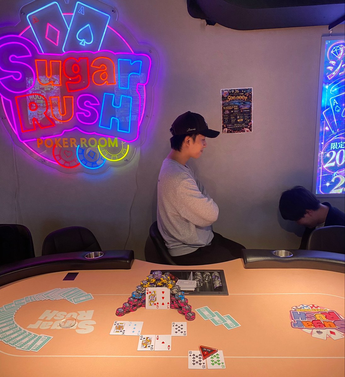 sugarrush2233's tweet photo. 本日の学生フリーロール結果発表✨

20Eから見事1位に輝いたのは…
🥇take様@take_poker____ 
です！おめでとうございます！✨
そうまくんをねじ伏せて見事優勝🏆

🥈はそうま様@tcupoker 
です！
takeさんにやられて跪いてます笑

以下インマネした方々となります🙇‍♂️

🥉ゆーき様@TUAT_En_desu 
4位Michael様@toritsu_poker 
5位そちゃ様@sochapoker 

沢山のご参加ありがとうございました！
まだまだこれからも盛り上げていくので次回の参加もぜひお待ちしております！
お疲れ様でした✨