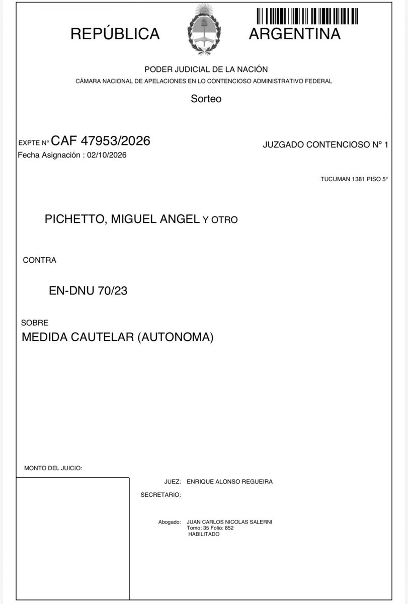MiguelPichetto's tweet photo. Con @Nicolas_Massot presentamos una cautelar para suspender los efectos del artículo 154 del DNU 70/23, que derogó la Ley de Tierras.

Buscamos evitar que, mientras el Congreso se pronuncia, se consoliden como derechos adquiridos compras de tierras por extranjeros. Tras el fallo de la Corte, pueden comprarse sin límite tierras rurales, incluidos inmuebles que contengan o sean ribereños de cuerpos de agua de envergadura y permanentes.