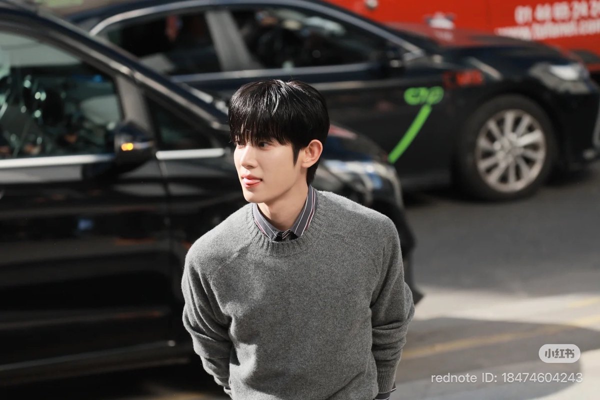 ngocpanda210's tweet photo. Lanvin has found a wonderful presence to express the brand’s timeless elegance and modern fashion identity. 
PARK SIWOO looks so perfect in LANVIN’s clothes ❤️‍🔥❤️‍🔥❤️‍🔥

PARK SIWOO AT LANVIN PFWSS27  
#PARKSIWOOxLANVIN 
#PARKSIWOO https://t.co/YHNLFA6wDZ