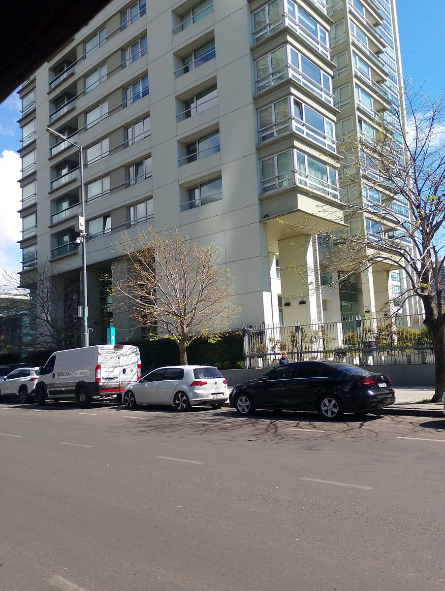 JoakoGOW's tweet photo. buen dia en este edificio bataron a nisman es un orgullo estar aca https://t.co/q0mlsQ0NXK