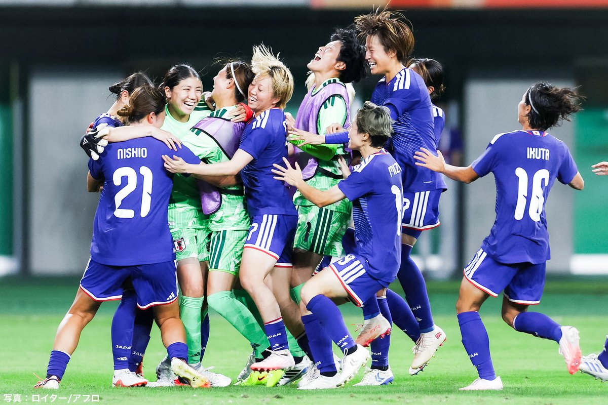 TeamJapan's tweet photo. 𝙈𝙊𝙈𝙀𝙉𝙏📷

待ち望んだ瞬間。

サッカー 女子 #TEAMJAPAN
アジア大会3連覇を達成！

@jfa_nadeshiko

@AsianGames_2026 #愛知名古屋2026 
#ともに一歩踏み出す勇気を https://t.co/SSRBIzHIvC