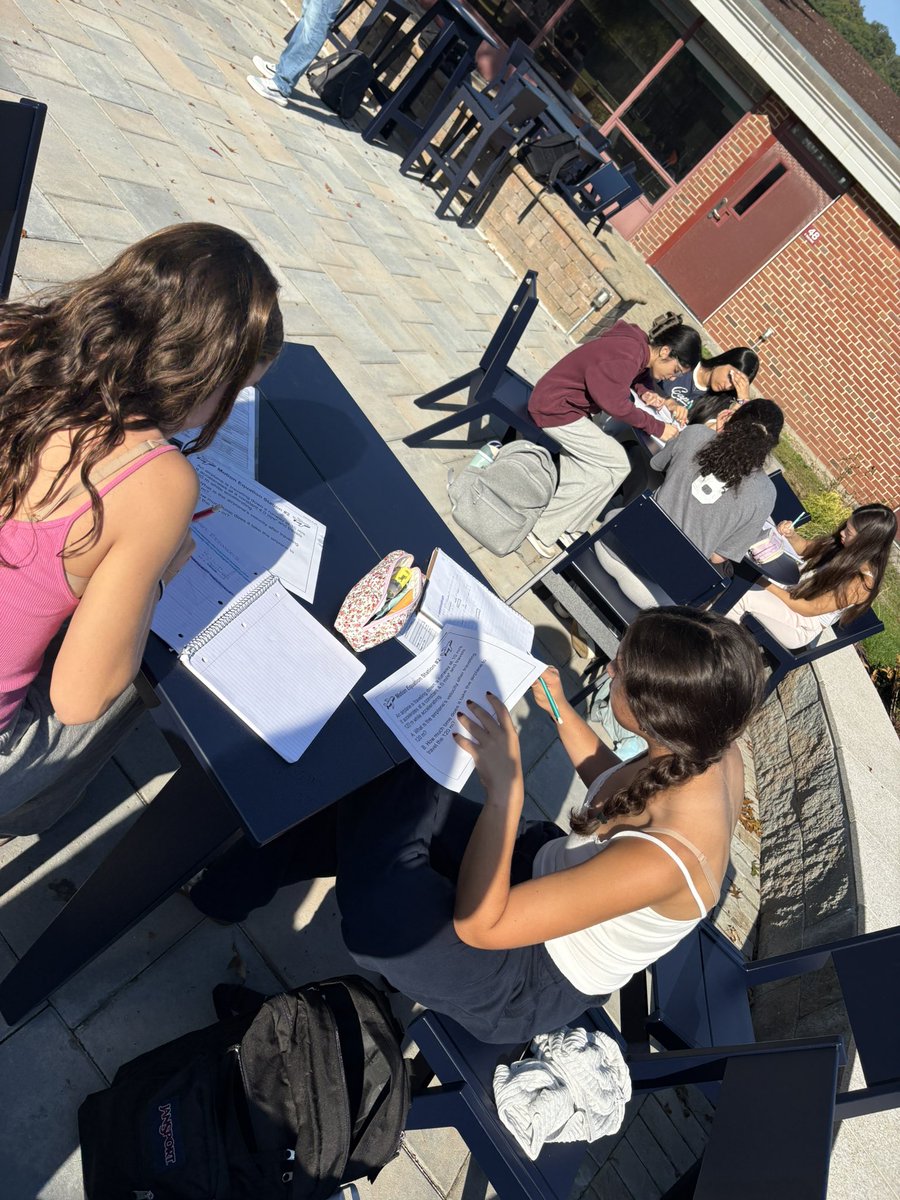 JessicaLeitman's tweet photo. ☀️ Physics beyond the classroom! McManus & Leitman took students outside this morning—collaborating and problem-solving in the outdoor classroom. @ski626 @RonGamma
#Physics #OutdoorLearning #STEM #LearningInAction https://t.co/PuyhIAgks3