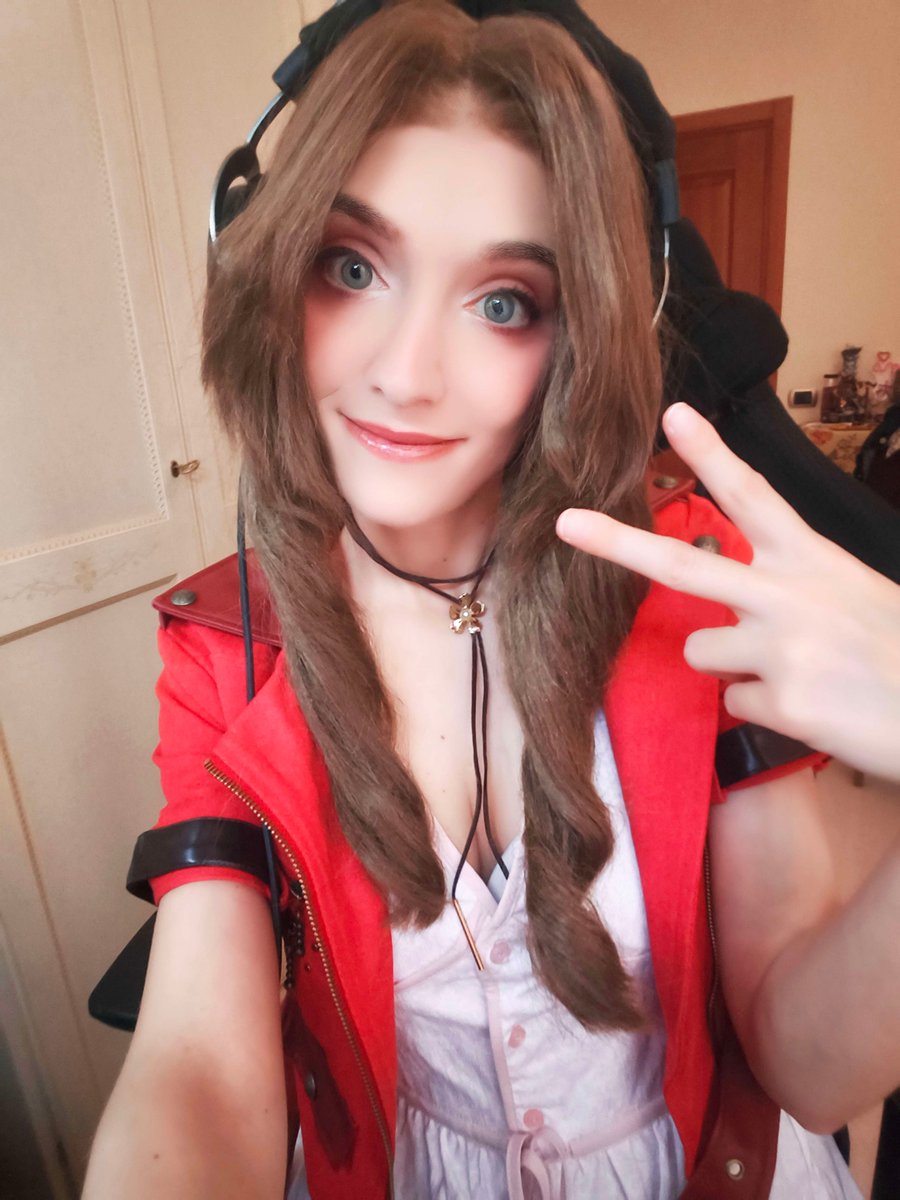 SakiCroft's tweet photo. https://t.co/GmgcVDHIWL 
🚨 LIVE ORA / LIVE NOW! 
DEAD SPACE REMAKE 👀 FIRST PLAYTHROUGH - [Aerith Gainsborough Cosplay] [ITA/ENG]
#deadspace #deadspaceremake #horror #firstplaythrough #cosplay #aerith #aerithcosplay #AerithGainsboroughcosplay #finalfantasy #finalfantasycosplay https://t.co/SHJh5lzQEx