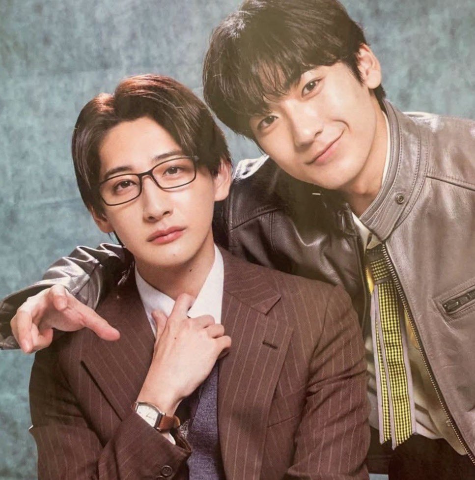 _Captain_Duck's tweet photo. They be acting the opposite when it’s photoshoot lol https://t.co/l8FKkm8PFL