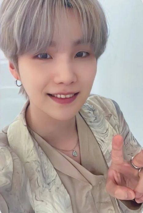 sirenjimins's tweet photo. yoongi photocards i would kill for - part one https://t.co/u0ViiX63EL