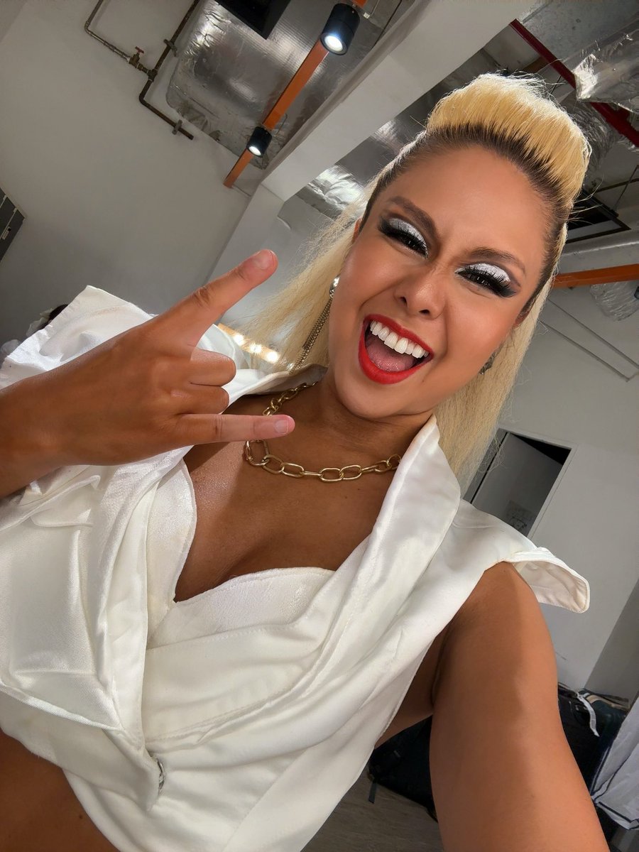 midori_gt's tweet photo. Thank you Singapore 🇸🇬
東南アジアツアー、いい幕開けになりました！ありがとう！！
明日はタイ！！🇹🇭
#LOVEBITES #Midori https://t.co/EHqtsKfKrH