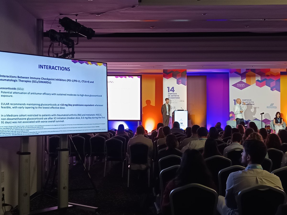SEReumatologia's tweet photo. El abordaje multidisciplinar es fundamental en el manejo de #AR
Un desafío terapéutico en el ámbito de la Oncología y Reumatología.
Hay que tener en cuenta los efectos secundarios de los fármacos.
#SimposioAR26 https://t.co/e6RyhacYfo