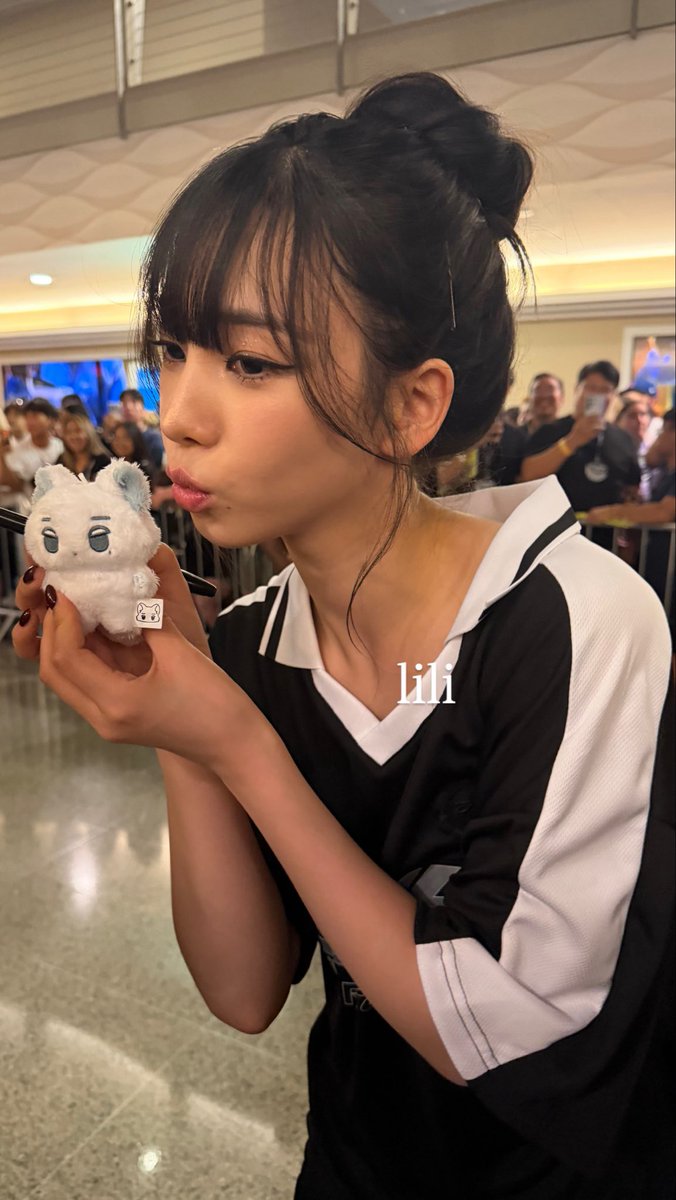 04jinsoul's tweet photo. this was my jikjik plush, i’m sharing for photos for everyone :3 

#KARINA #카리나 #aespa #에스파
#SYNK_COMPLaeXITY #DALLAS https://t.co/70OM3Qm5BR